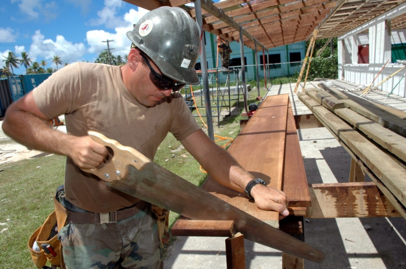 ebeniste-PUGET VILLE-min_worker_construction_building_carpenter_male_job_build_helmet-893290